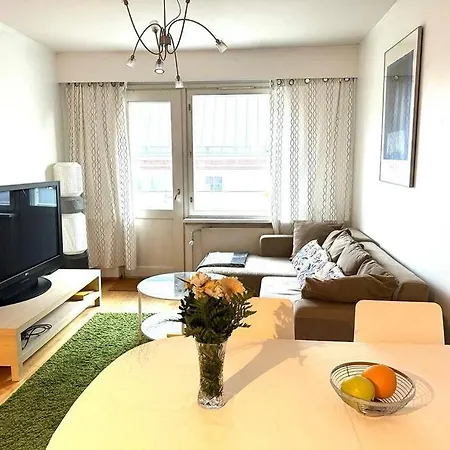 Spacious 2 In Design District, Own Balcony Lägenhet