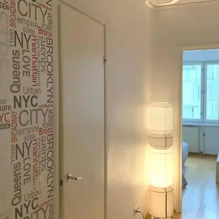 Lägenhet Spacious 2 In Design District, Own Balcony *
