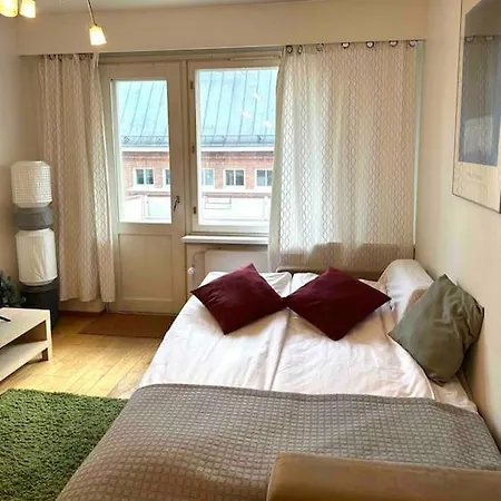 Spacious 2 In Design District, Own Balcony Lägenhet